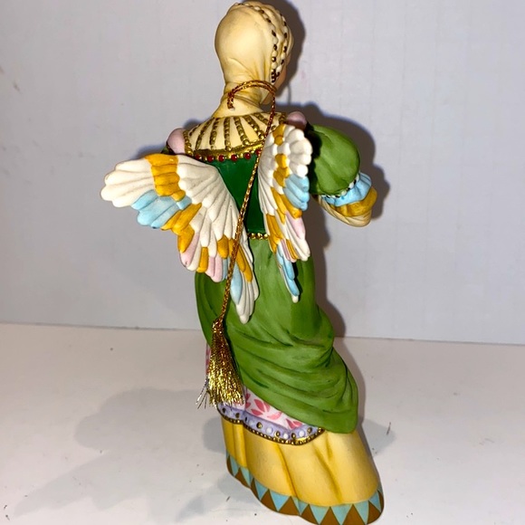 Porcelain Sculptor “ Gift of Peace” Christmas Figurine - Picture 4 of 7
